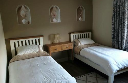 Mountshannon Casa | Solas na Gealai, entire house, sleeps 8