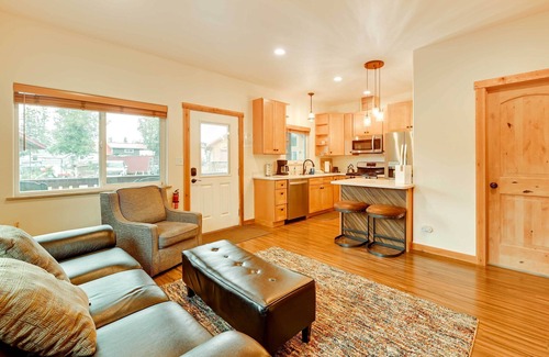 Soldotna Cabina | Casa de pueblo cerca del río Kenai w / Deck & Fire Pit!
