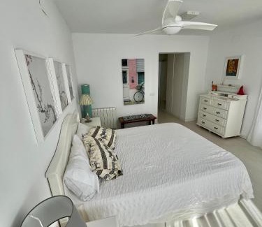 Montequinto Casa | Soleada,amplia con baño privado