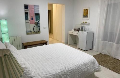 Montequinto Casa | Soleada,amplia con baño privado