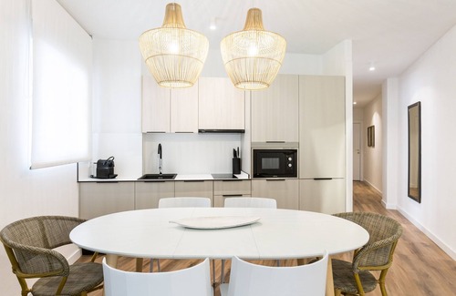 San Roque Apartamento | Soleado y agradable apartamento para 8 con parking