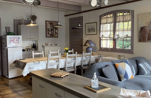 Saint-Hilaire-de-Brethmas Apartamento | Soleil Lotus Gîte aux Pieds des Cévennes