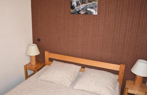 Pralognan-la-Vanoise Apartamento | Soleil, Balcon et Confort au Centre de Pralognan - 2 Chambres pour 4 Personnes - FR-1-464-112