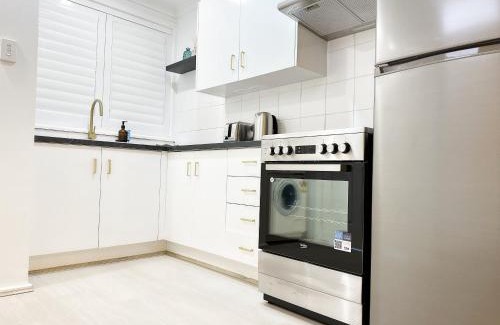 Towradgi Apartamento | Solhaus - Modern 1BR by Towradgi Beach
