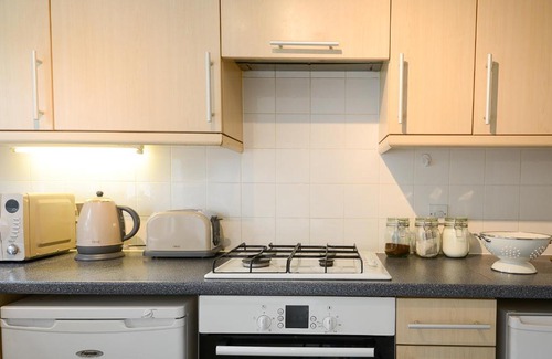 Solihull Apartamento | Solihull 2 Bedroom Ground Floor Apartment with Parking - Available for Long Stays