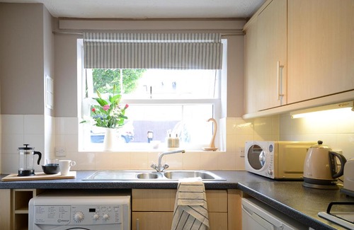 Solihull Apartamento | Solihull 2 Bedroom Ground Floor Apartment with Parking - Available for Long Stays