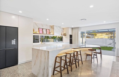 Tweed Heads West Casa | Solis House: luxury, spacious, family, pets, coastal, surfing, beach, fishing.