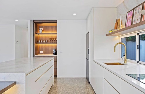 Tweed Heads West Casa | Solis House: luxury, spacious, family, pets, coastal, surfing, beach, fishing.