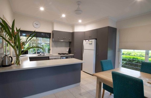 Mission Beach Casa | Solitaire - Tropical Style - 3 bedrooms