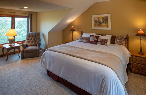 Sugar Mountain Chalet De Esquí | "Solitude Above All" spacious, cozy chalet w/mountain views NEW LISTING DISCOUNT