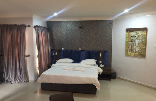 Ofin Hotel | Solitude Hotel Victoria Island