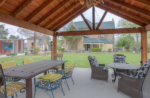 Waxahachie Casa | Solon Estate - Historic Stone House circa 1894