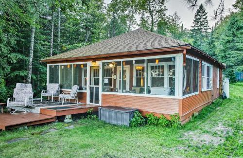 Solon Springs Casa | Solon Springs Getaway with Dock and Kayaks!
