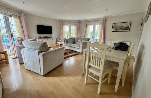 South Cerney Casa | Somerford Lake House