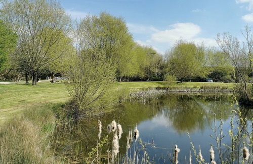 East Huntspill Apartamento | Somerset glamping pod with access to adventure activities.