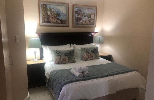 Montagu Cabina | Somerset Lodge