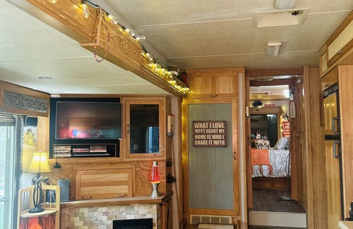 Trenton Casa | Somethin' Soulful Glamping Couples Retreat w/ Jacuzzi