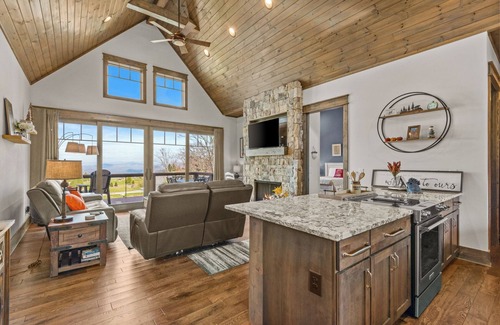 Elk Park Casa | Sommer Hus at Eagles Nest: Pet Friendly Single Level