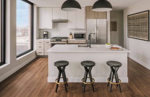 Warehouse District Apartamento | Sonder at North Loop Green | Accessible Two-Bedroom Apartment w/ Balcony City View