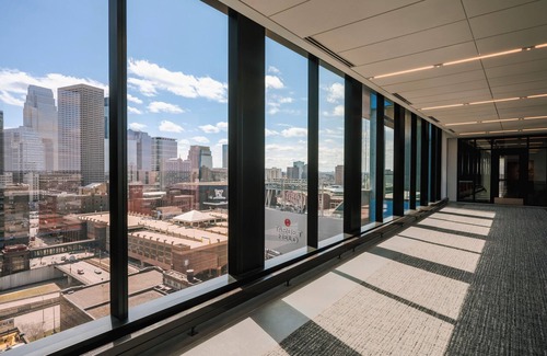 Warehouse District Apartamento | Sonder at North Loop Green | One-Bedroom Apartment w/ Balcony
