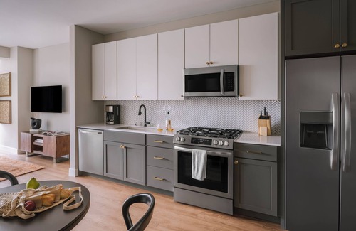 Warehouse District Apartamento | Sonder at North Loop Green | Superior One-Bedroom Apartment w/ Balcony City View