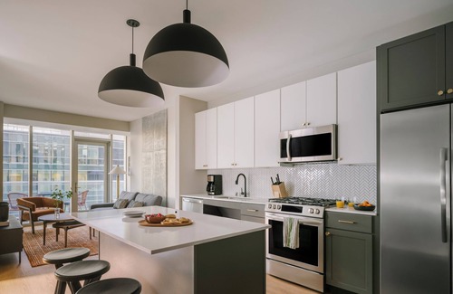 Warehouse District Apartamento | Sonder at North Loop Green | Accessible One-Bedroom Apartment w/ City View
