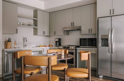 Jefferson Park Apartamento | Sonder at Skyline | Accessible King Studio Apartment