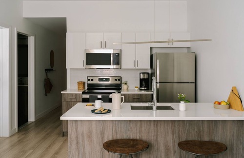 Midtown Village Apartamento | Sonder The Witherspoon | One-Bedroom Apartment w/ Den