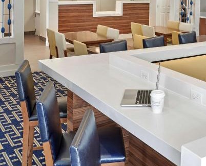 Middleburg Heights Hotel | Sonesta Simply Suites Cleveland Airport