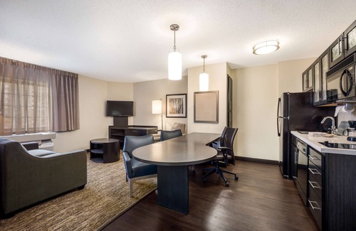 Clearwater Hotel | Sonesta Simply Suites Clearwater