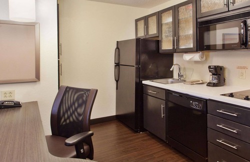 North Olmsted Hotel | Sonesta Simply Suites Cleveland North Olmsted Airport