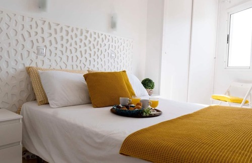 Las Galletas Apartamento | Song of the Sea: ocean balcony stairs to the sea