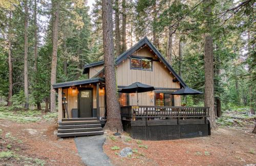 Tahoma Casa | Songbird Cabin at Chambers by Tahoe Getaways - Pet-Friendly 2 BR with HOA Access