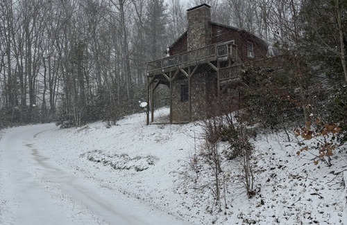 Vilas Cabina | Alquiler de vacaciones en Songbird Cabin ubicado en Cornett Deal Christmas Tree Farm