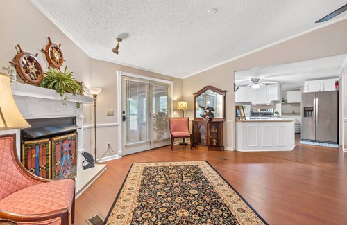 Eatonton Casa | Songbird House sleeps 8, wrap around porch, kayaks, canoe, dock & great fishing!