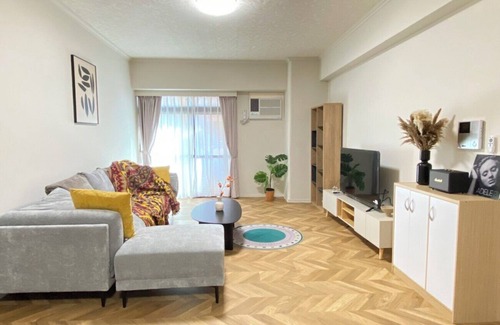 Xinyi Apartamento | Songshan 204- Spacious Family Stay Near Raohe Night Market – 4B2B