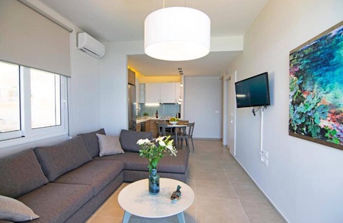 Agii Apostoli Apartamento | Nuevo, moderno, frente a la playa, junto a todas las comodidades, no se necesita automóvil, vista espléndida
