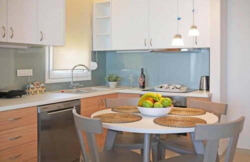 Agii Apostoli Apartamento | Nuevo, moderno, frente a la playa, junto a todas las comodidades, no se necesita automóvil, vista espléndida