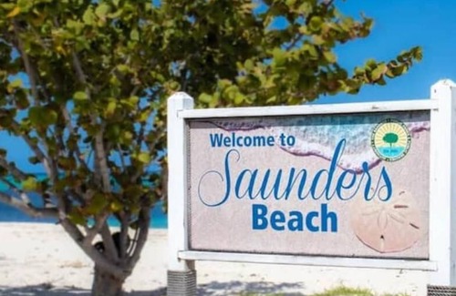 Nassau Apartamento | Sonn Tropic Studio [near BahaMar & Saunders Beach]