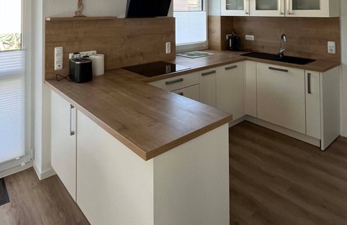 Werdum Casa | Sonnenhuus Sanddorn - Neues Ferienhaus/ Doppelhaushälfte in Bester Lage in Werdum Gelegen, für max