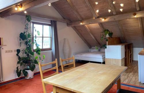Heroldsberg Apartamento | Sonnige 2-Zimmer Wohnung unterm Dach
