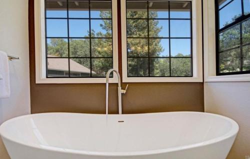 Sonoma Casa | Sonoma Hideaway 3BD 2,5 BATH, Beautiful Patio and Garden