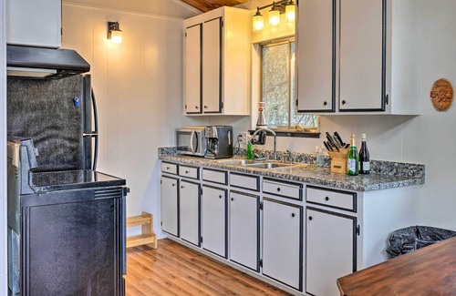 Standard Cabina | Sonora Cabin w/ Deck + Private Yard!