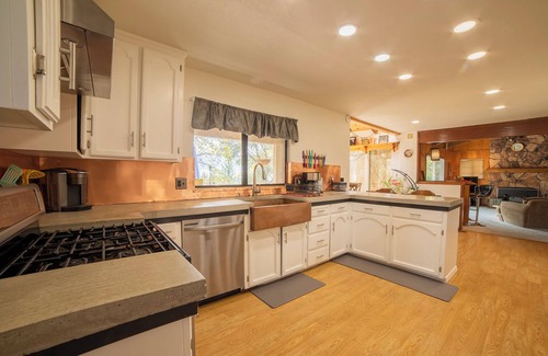 Phoenix Lake-Cedar Ridge Casa | Sonora Splendor – Stately 3 BDR on Secluded Lot w/ Sauna, Pool Table & More!
