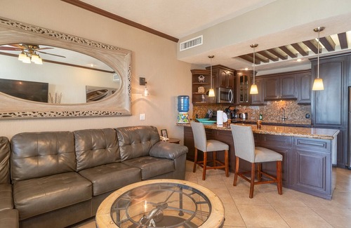 Bella Vista Condominio | Excelente amanecer y vistas de las puestas de sol desde el balcón 1 cama 1 baño condominio SKY 1006