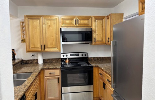Golden Lakes Apartamento | Soothing 2-bedroom apartment with AC in Royal Palm beach