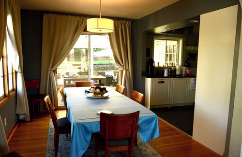 Mount Tabor Casa | Soothing 2-bedroom house with AC in SE Portland.