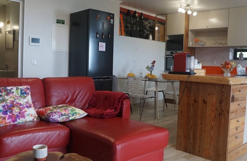 Santa Cruz Casa | Soothing 2-bedroom house with WiFi in Água de Pena with a stunning panorama.