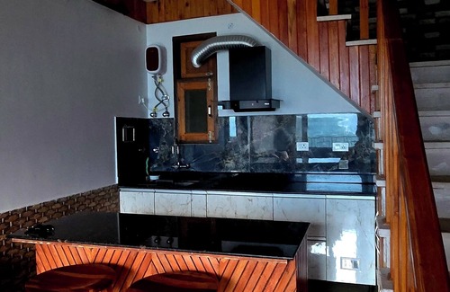 Kumharsain Casa | Soothing 3-bedroom in Narkanda.nNestled in the middle of Apple Orchards