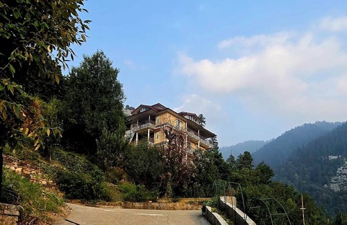 Kumharsain Casa | Soothing 3-bedroom in Narkanda.nNestled in the middle of Apple Orchards
